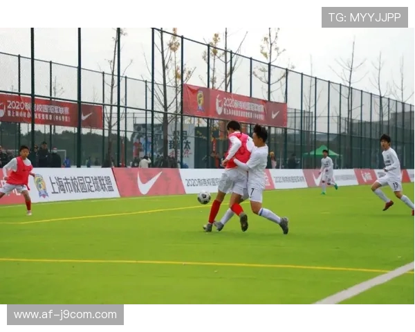 以足球冠军李琦为核心的成长历程与辉煌成就全景精彩全面深度展现 以足球冠军李琦为核心的成长历程与辉煌成就全景精彩全面深度展现